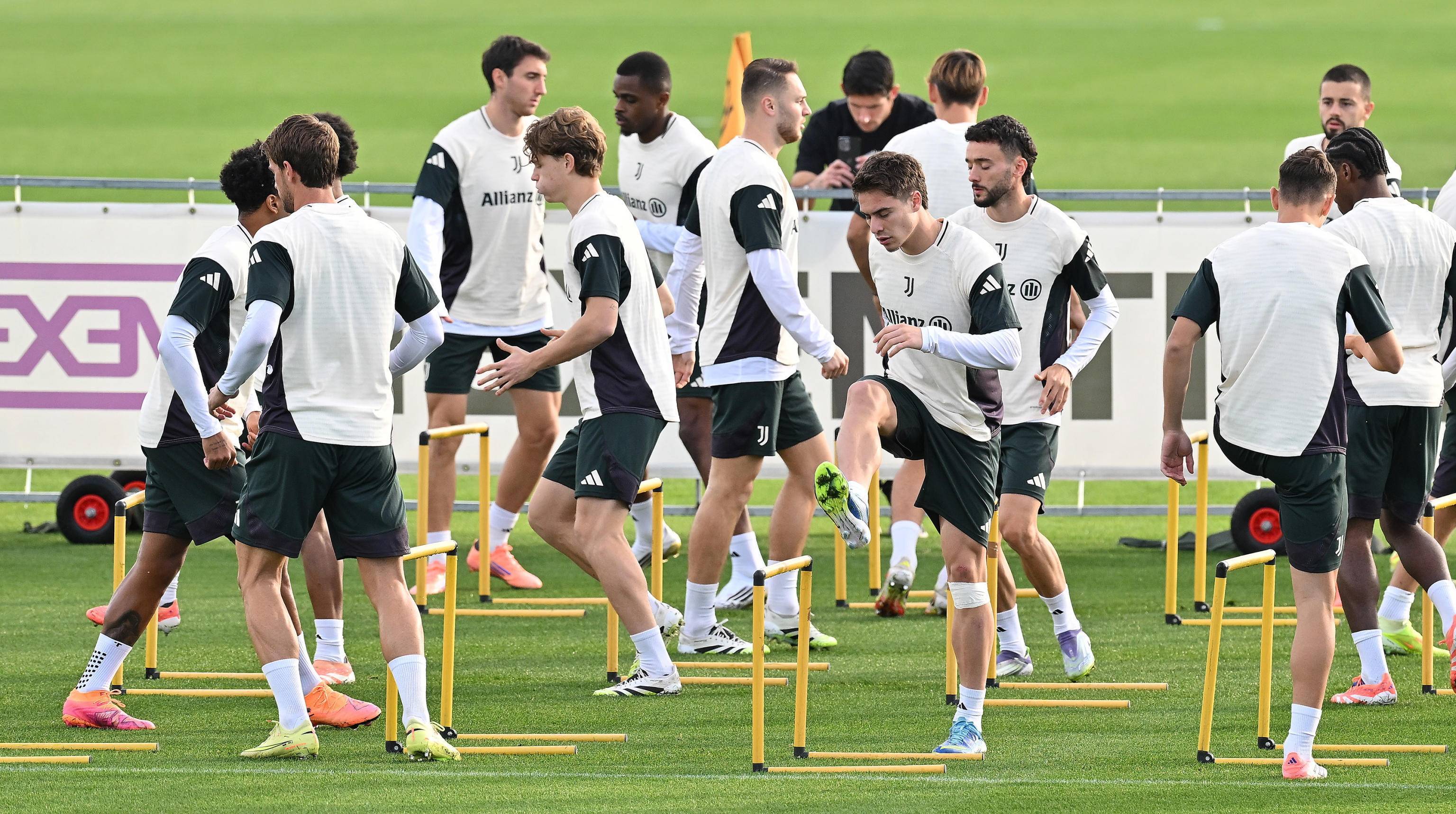 金年会网站-关于赛前体能课后；成都蓉城刷新队史纪录备战欧冠；更衣室稳定；更衣室氛围转暖的信息